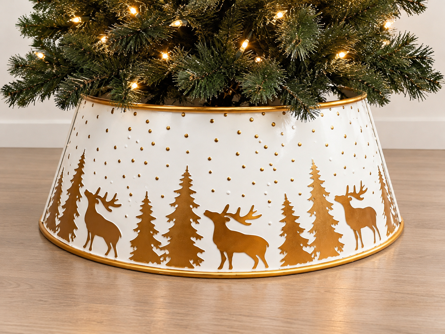 71cm White Metal Woodland Christmas Tree Skirt